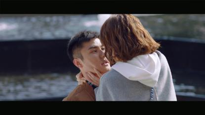《冬日之诗：寒风与暖阳的和弦》